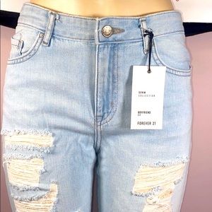NWT- "Forever 21 Boyfriend Fit" Distressed Ankle Jeans SZ 28